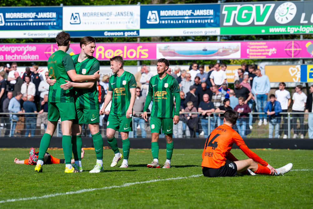 2526 hhcqui vieren in het veld na afloop